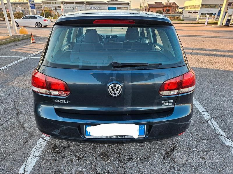 Usata VW Golf VI 102 CV (75 kW) 2010 Blu Utilitaria