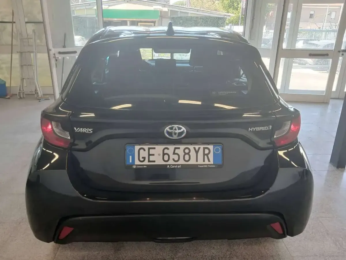 Usata Toyota Yaris Hybrid Business Edition 92 CV (67 kW) 2021 Nero ribelle Berlina