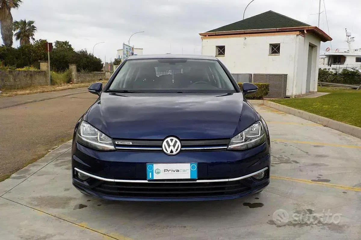 Usata VW Golf VII Highline 110 CV (80 kW) 2017 Blu Utilitaria