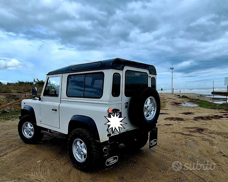 Usata Land Rover Defender SE 122 CV (89 kW) 2003 Bianco SUV