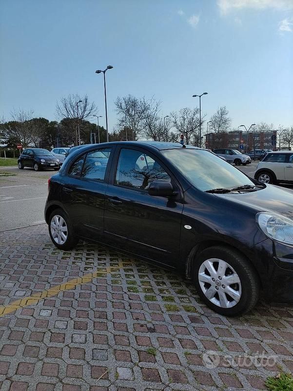 Usata Nissan Micra Acenta 98 CV (72 kW) 2012 Nero Utilitaria