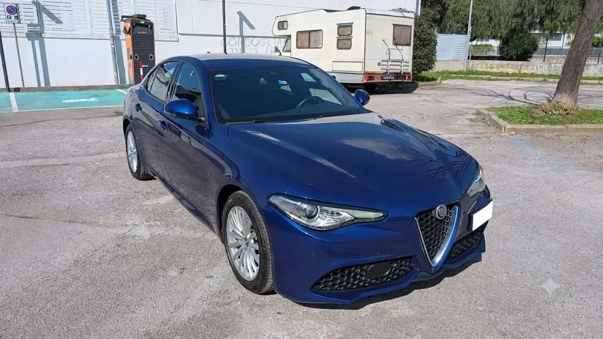 Usata Alfa Romeo Giulia Business 160 CV (117 kW) 2023 Bluazzurro Berlina