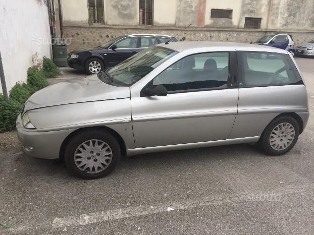 Lancia ypsilon 2002