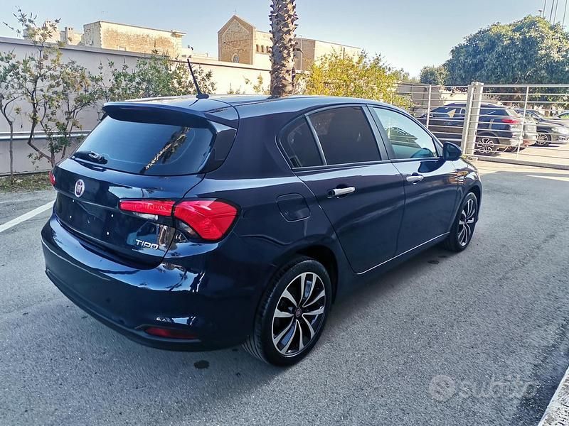 Usata Fiat Tipo Lounge 95 CV (69 kW) 2016 Blu Berlina