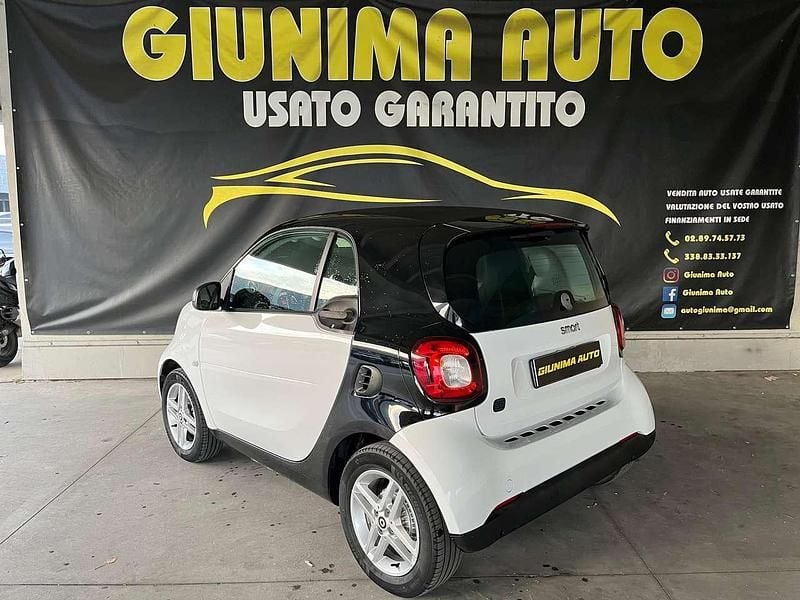 Usata Smart ForTwo Coupé Passion 41 kW (56 CV) 2020 Bianco Utilitaria