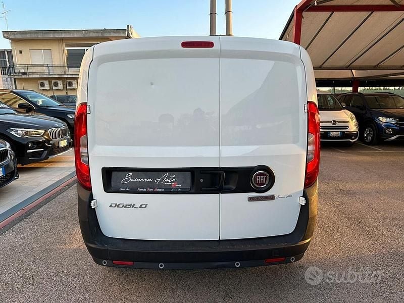 Usata Fiat Doblò Lounge 95 CV (69 kW) 2019 Bianco Monovolume