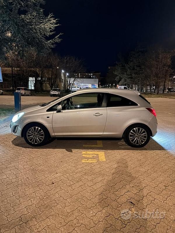 Usata Opel Corsa 87 CV (63 kW) 2013 Grigio Berlina