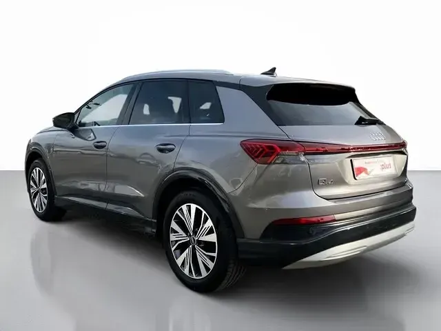 Käytetty Audi Q4 e-tron Advanced Plus 150 kW (204 HP) 2023 Harmaa Katumaasturi
