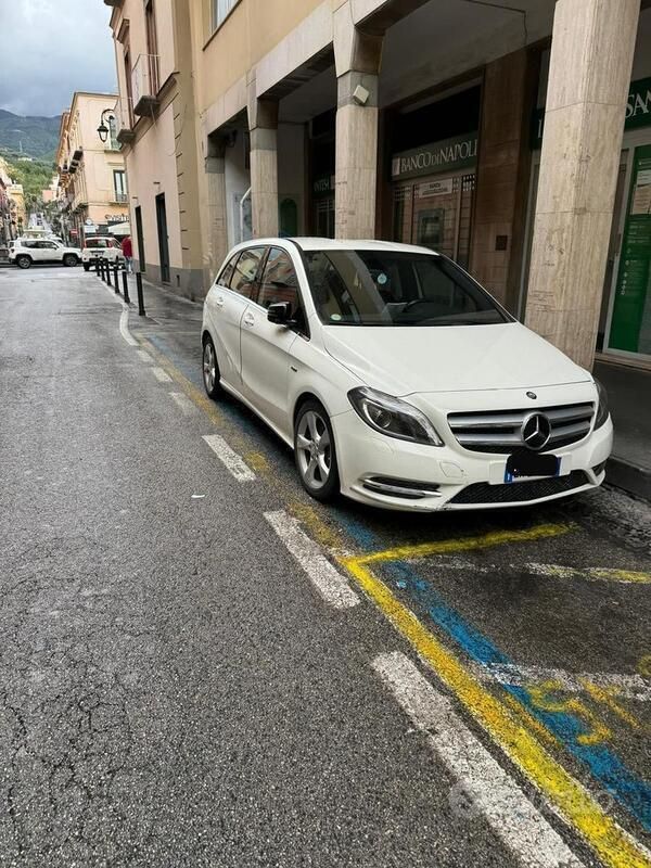 Usata Mercedes B180 109 CV (80 kW) 2012 Bianco Monovolume