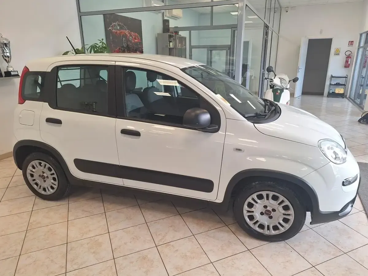 Begagnad Fiat Panda Easy 70 HK (51 kW) 2021 Vit Halvkombi
