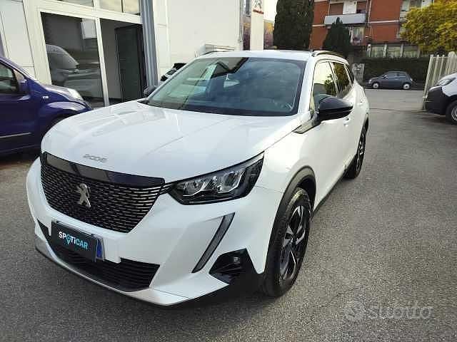 Usata Peugeot 2008 Allure 101 CV (74 kW) 2022 Bianco SUV