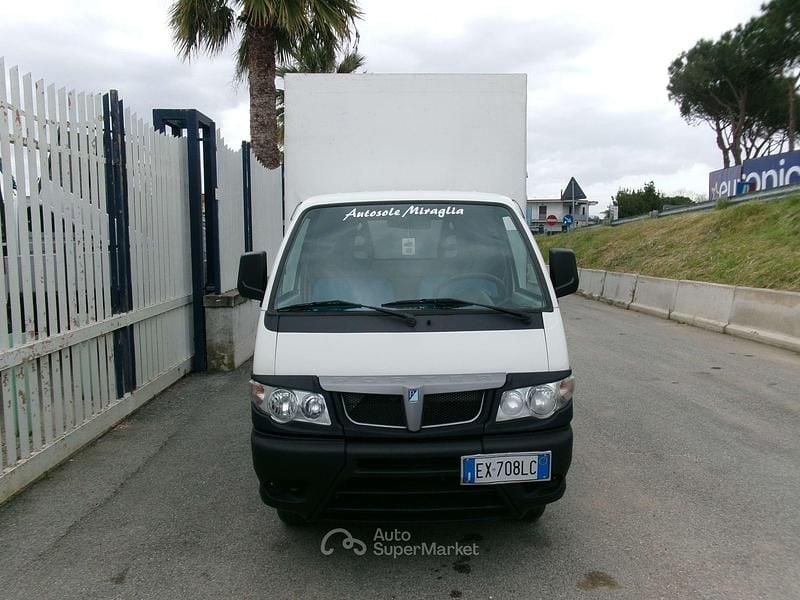 Begagnad Piaggio Porter 64 HK (47 kW) 2015 Vit