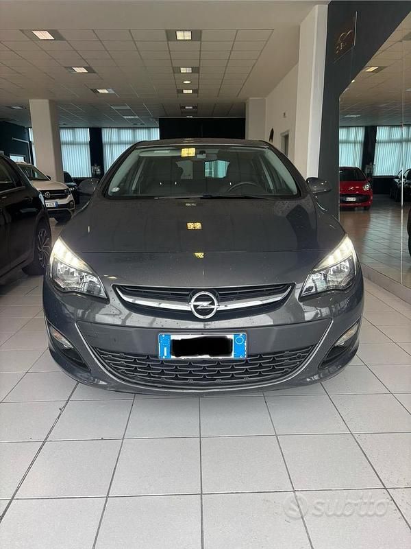 Usata Opel Astra Cosmo 110 CV (80 kW) 2014 Grigio Berlina