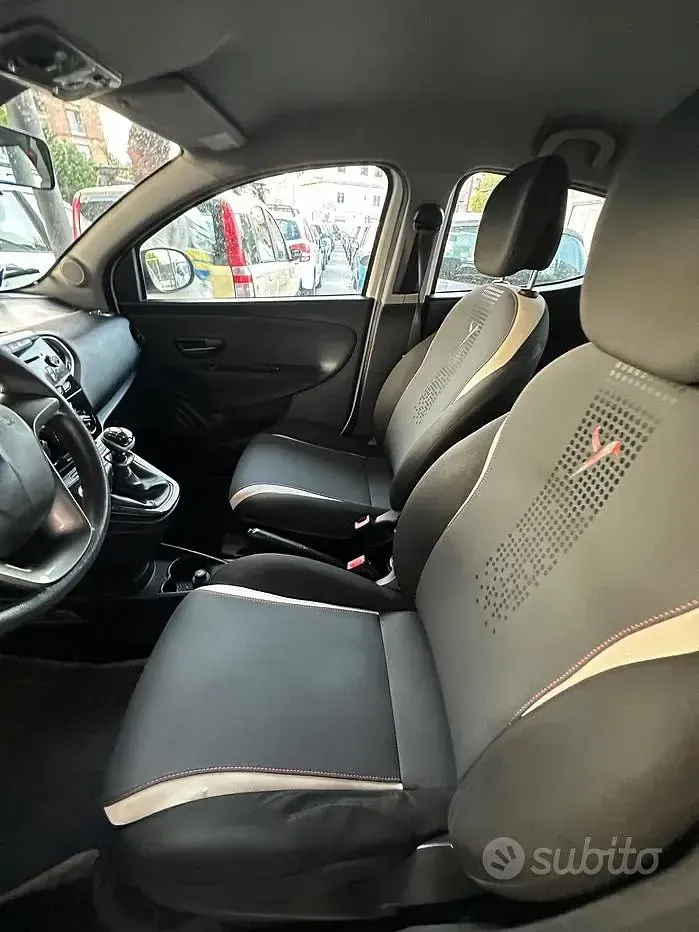 Usata Lancia Ypsilon 80 CV (58 kW) 2014 Bianco Utilitaria