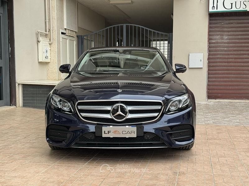 Usata Mercedes E220 Premium 194 CV (142 kW) 2019 Blu Berlina
