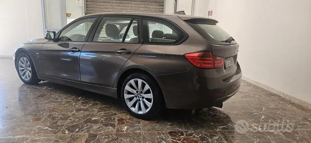 Usata BMW 318 143 CV (105 kW) 2014 Grigio Station wagon