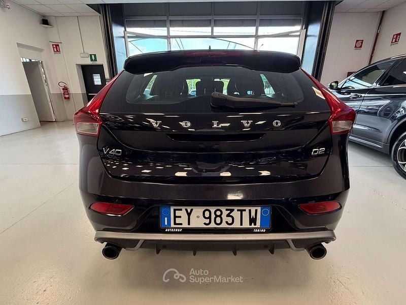 Usata Volvo V40 R-Design Kinetic 114 CV (83 kW) 2015 Nero Berlina