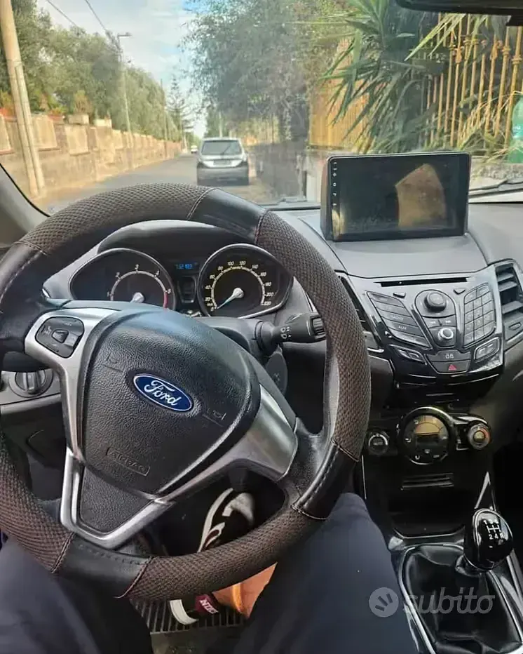 Usata Ford Fiesta 75 CV (55 kW) 2014 Bluazzurro Utilitaria