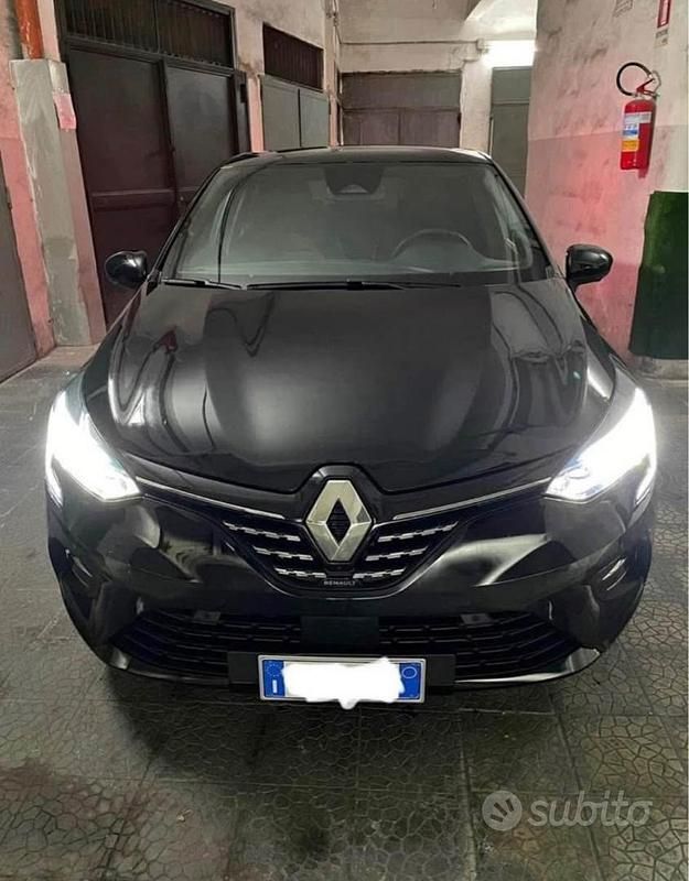 Käytetty Renault Clio V 140 HP (102 kW) 2021 Musta Viistoperä