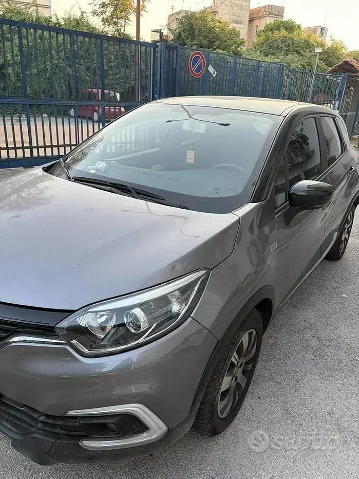 Usata Renault Captur 90 CV (66 kW) 2019 Grigio SUV