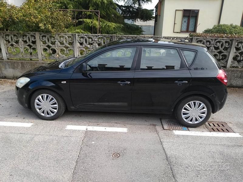 Usata Kia Ceed 90 CV (66 kW) 2009 Utilitaria