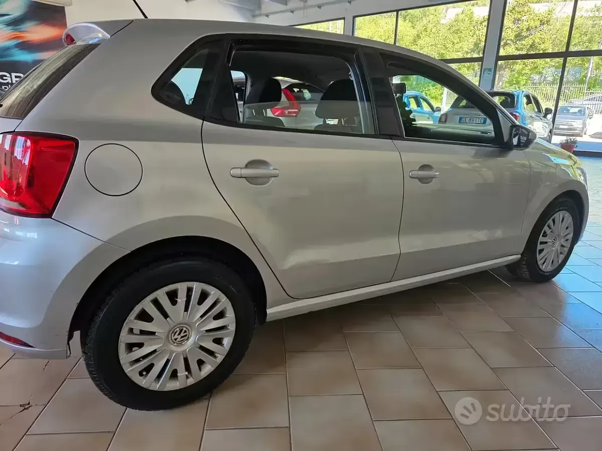 Usata VW Polo Trendline 75 CV (55 kW) 2017 Grigio Berlina