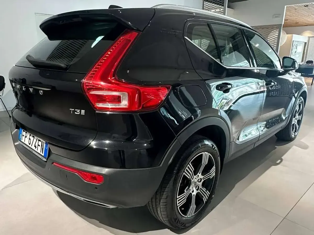 Usata Volvo XC40 Inscription 156 CV (114 kW) 2018 Onyx black SUV