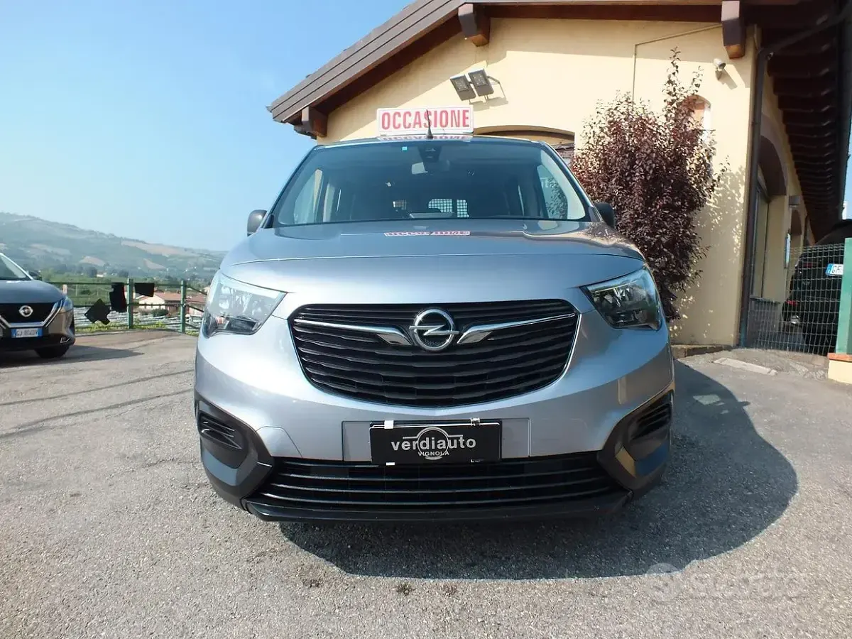 Usata Opel Combo 102 CV (75 kW) 2022 Grigio Monovolume