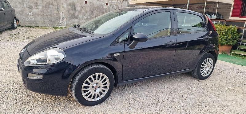 Usata Fiat Punto Street 77 CV (56 kW) 2016 Blu Utilitaria