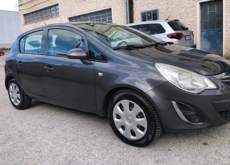 Usata Opel Corsa 86 CV (63 kW) 2012 Grigio Berlina
