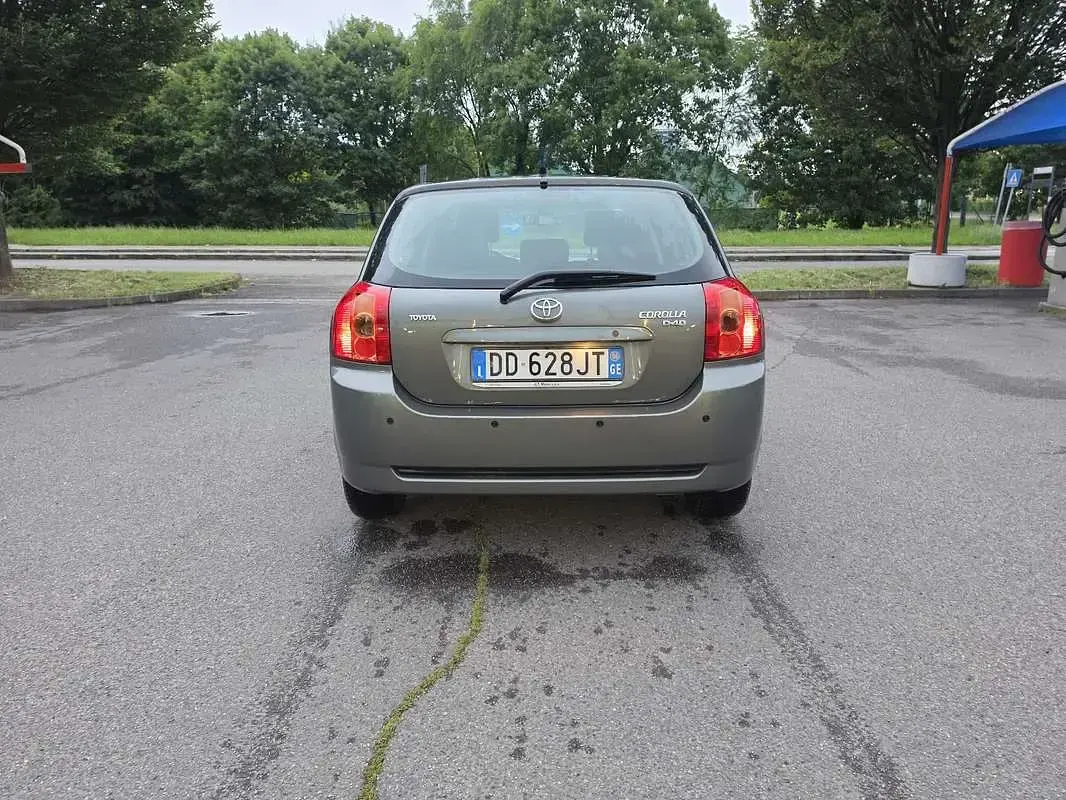 Usata Toyota Corolla 90 CV (66 kW) 2006 Grigio Berlina
