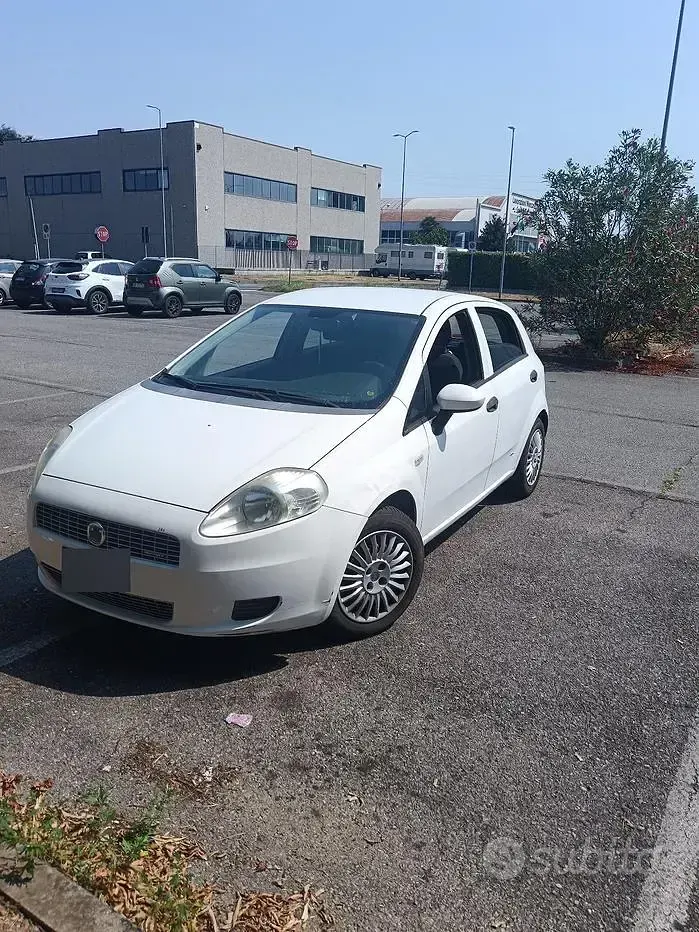 Usata Fiat Grande Punto 75 CV (55 kW) 2008 Bianco Utilitaria