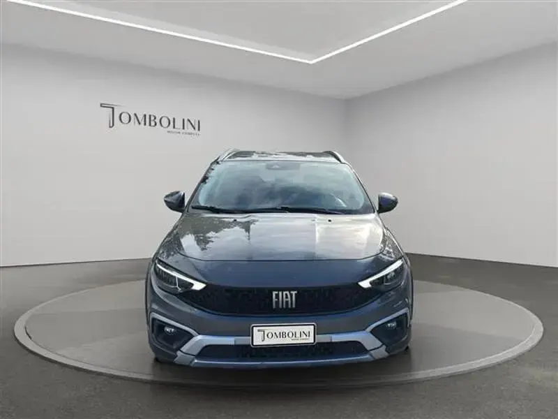 Usata Fiat Tipo Cross 130 CV (95 kW) 2022 Grigio scuro Station wagon
