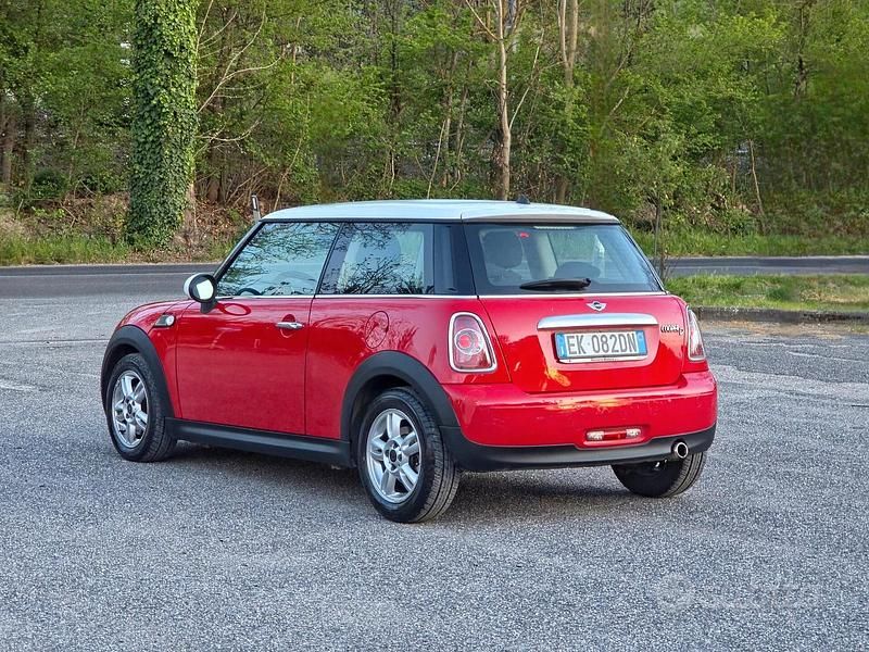 Usata Mini One D 111 CV (81 kW) 2011 Rosso Utilitaria