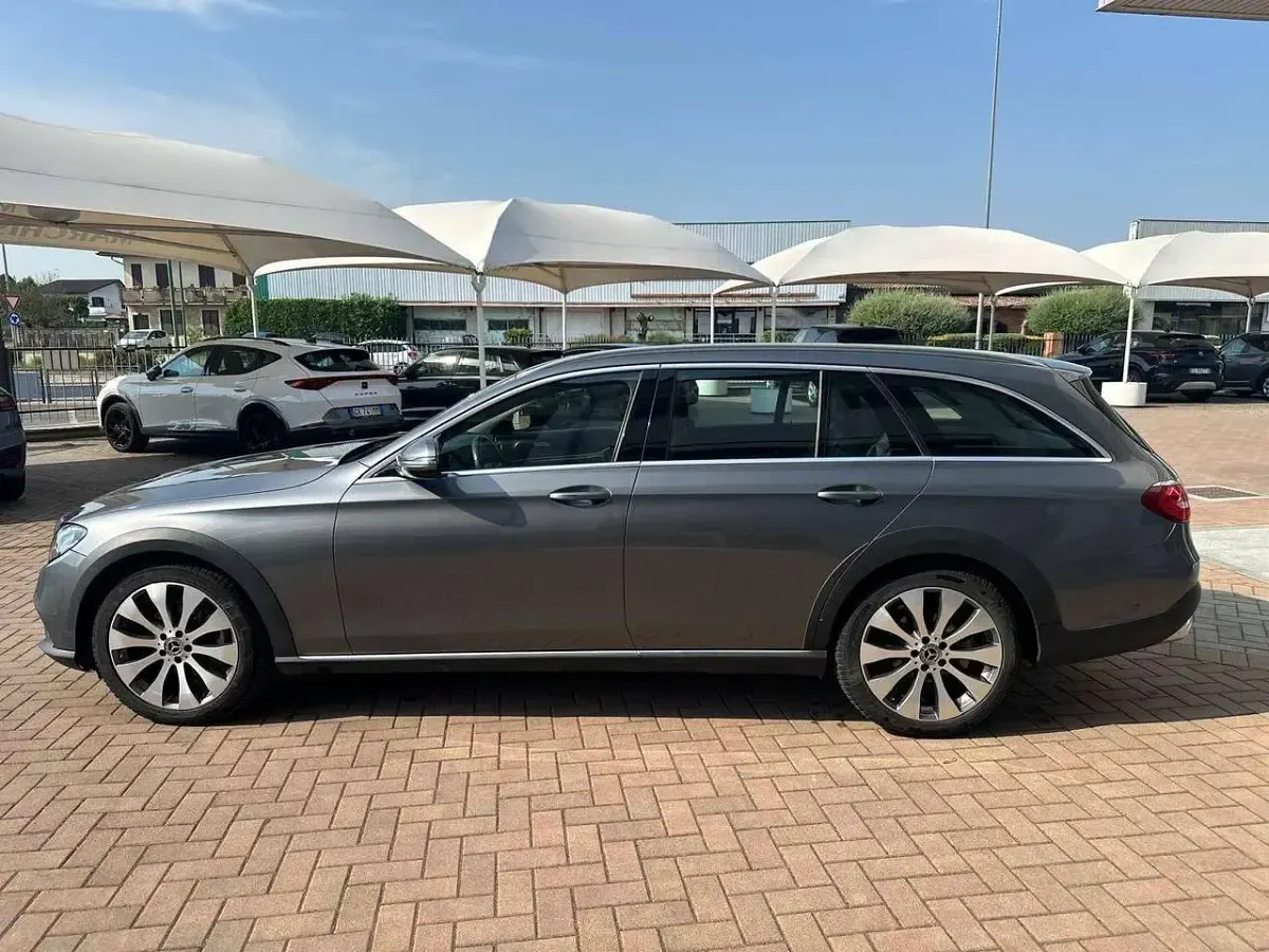 Usata Mercedes E220 All-Terrain 194 CV (142 kW) 2017 Grigio Station wagon