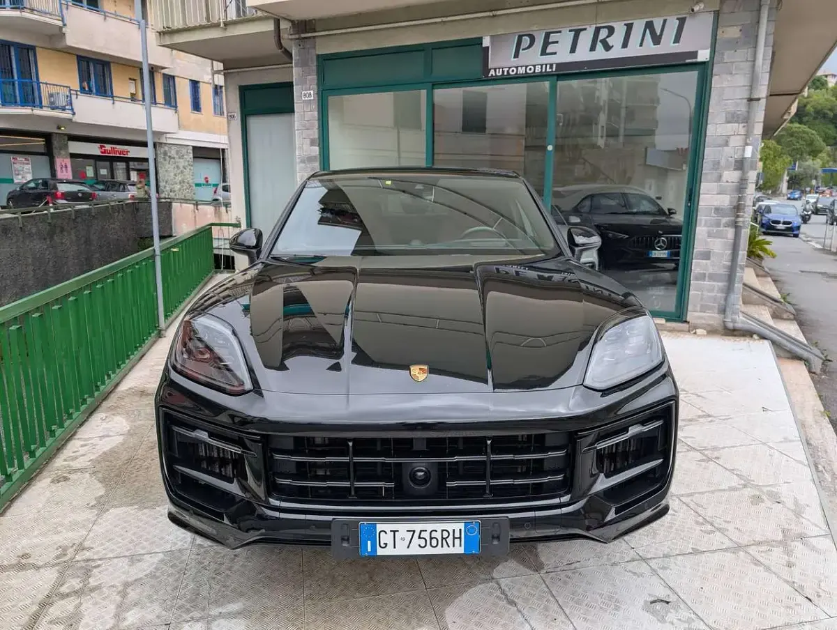 Usata Porsche Cayenne Coupe 305 CV (224 kW) 2024 Nero cromite metallizzato Coupé