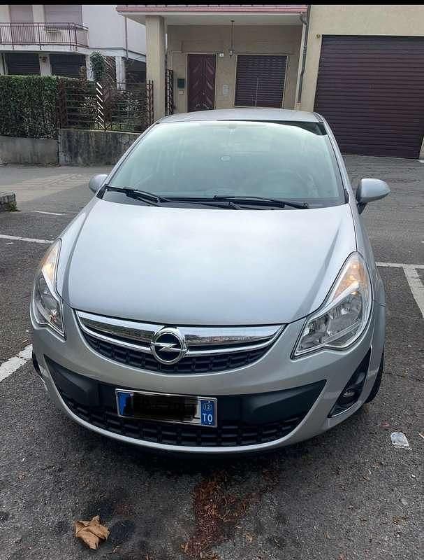 Usata Opel Corsa 75 CV (55 kW) 2012 Argento Utilitaria