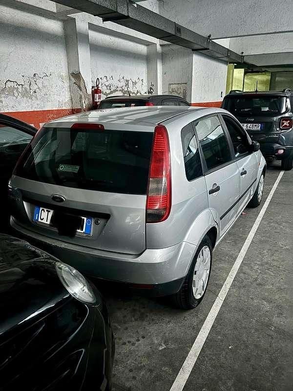 Usata Ford Fiesta Ghia 75 CV (55 kW) 2005 Utilitaria