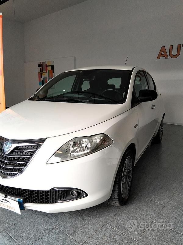 Usata Lancia Ypsilon Gold 95 CV (69 kW) 2012 Bianco Utilitaria
