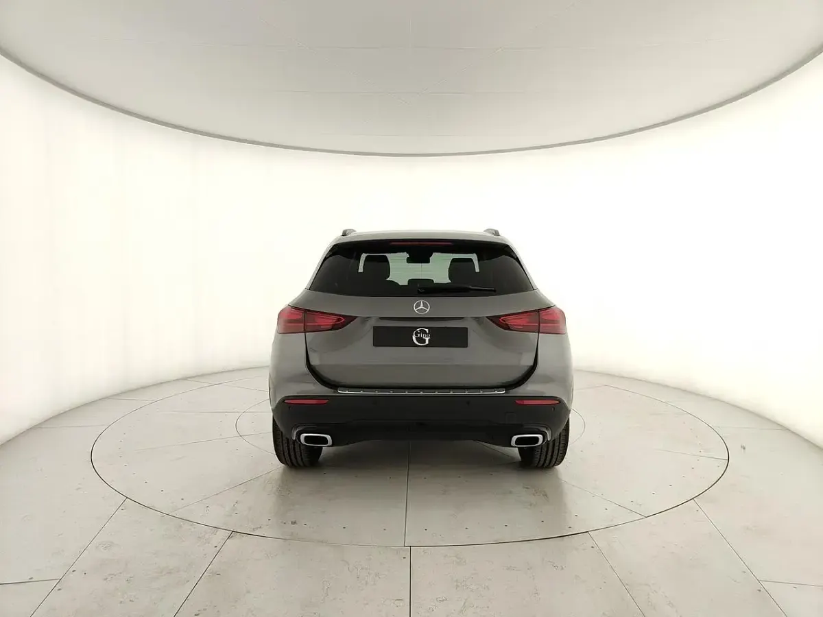 Nuova Mercedes GLA180 135 CV (99 kW) 2026 Grigio SUV
