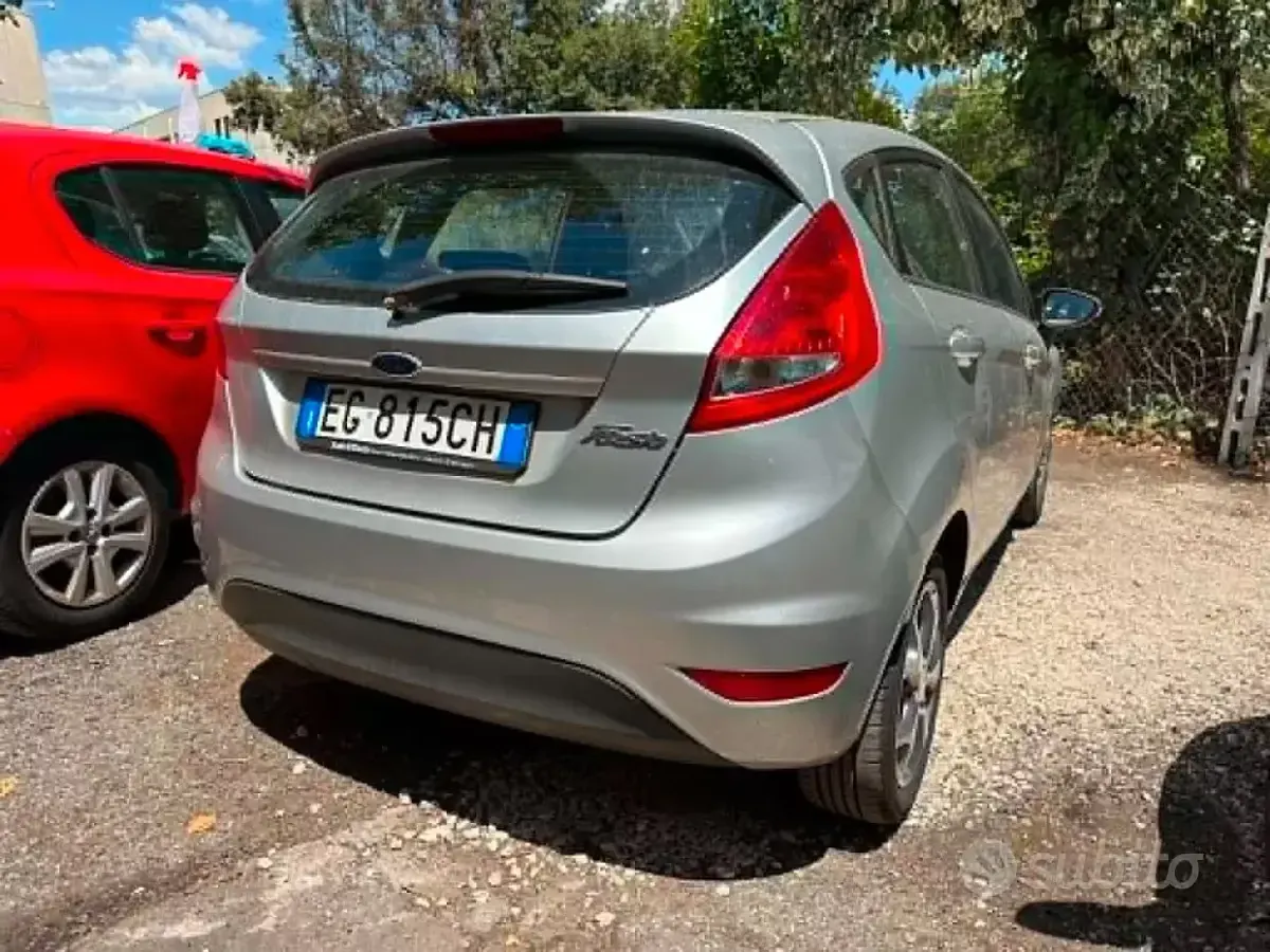 Usata Ford Fiesta Titanium 71 CV (52 kW) 2011 Grigio Berlina