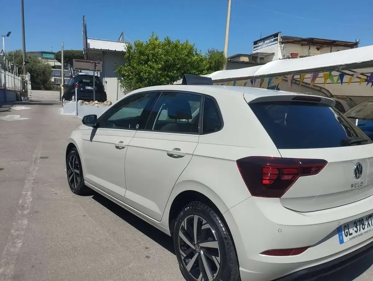 Usata VW Polo Trendline 60 CV (44 kW) 2023 Beige Utilitaria