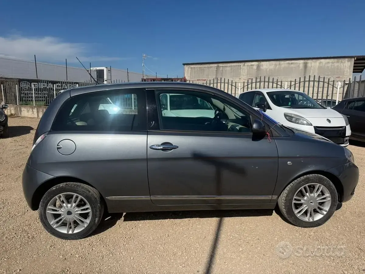 Usata Lancia Ypsilon 69 CV (50 kW) 2011 Grigio Utilitaria