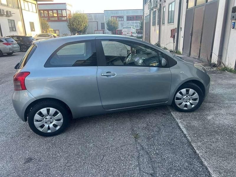 Usata Toyota Yaris Sol 87 CV (63 kW) 2006 Grigio Berlina
