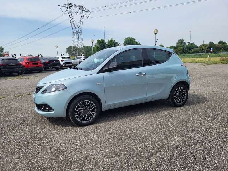 Rugiada Usata 2023 Lancia Ypsilon Gold Due volumi | 13.900 € (Cara) - Immagine 1/4