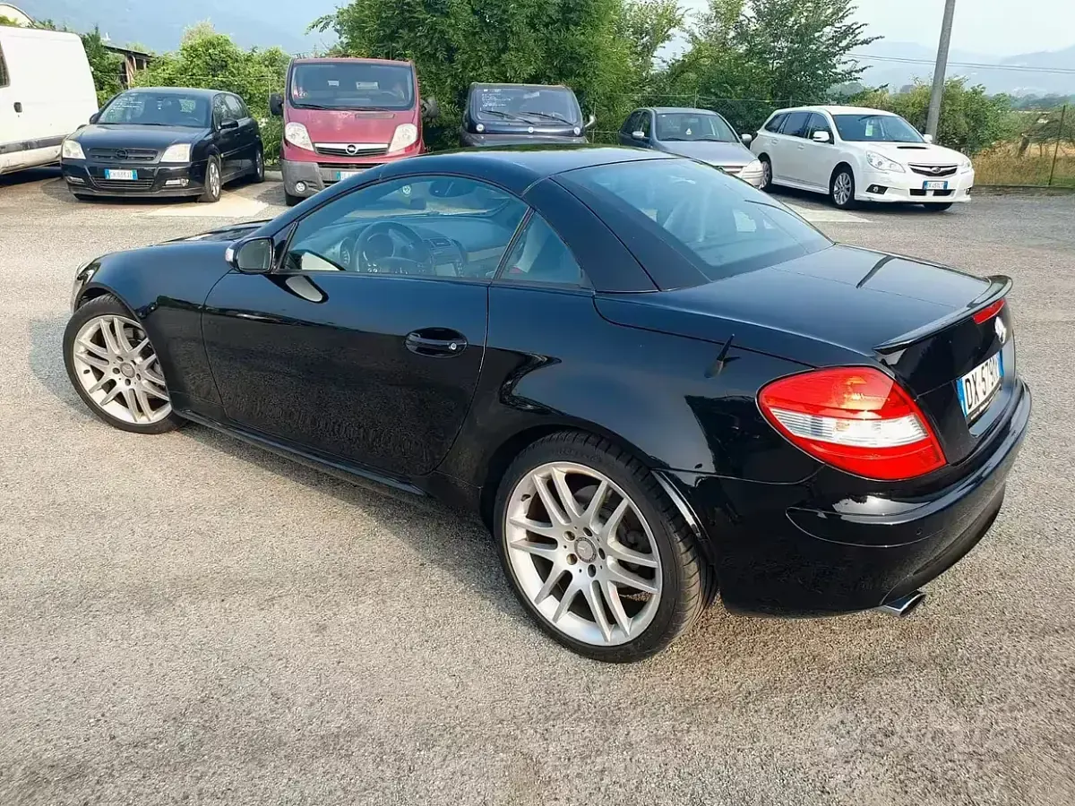 Usata Mercedes SLK300 163 CV (119 kW) 2009 Grigio Cabrio