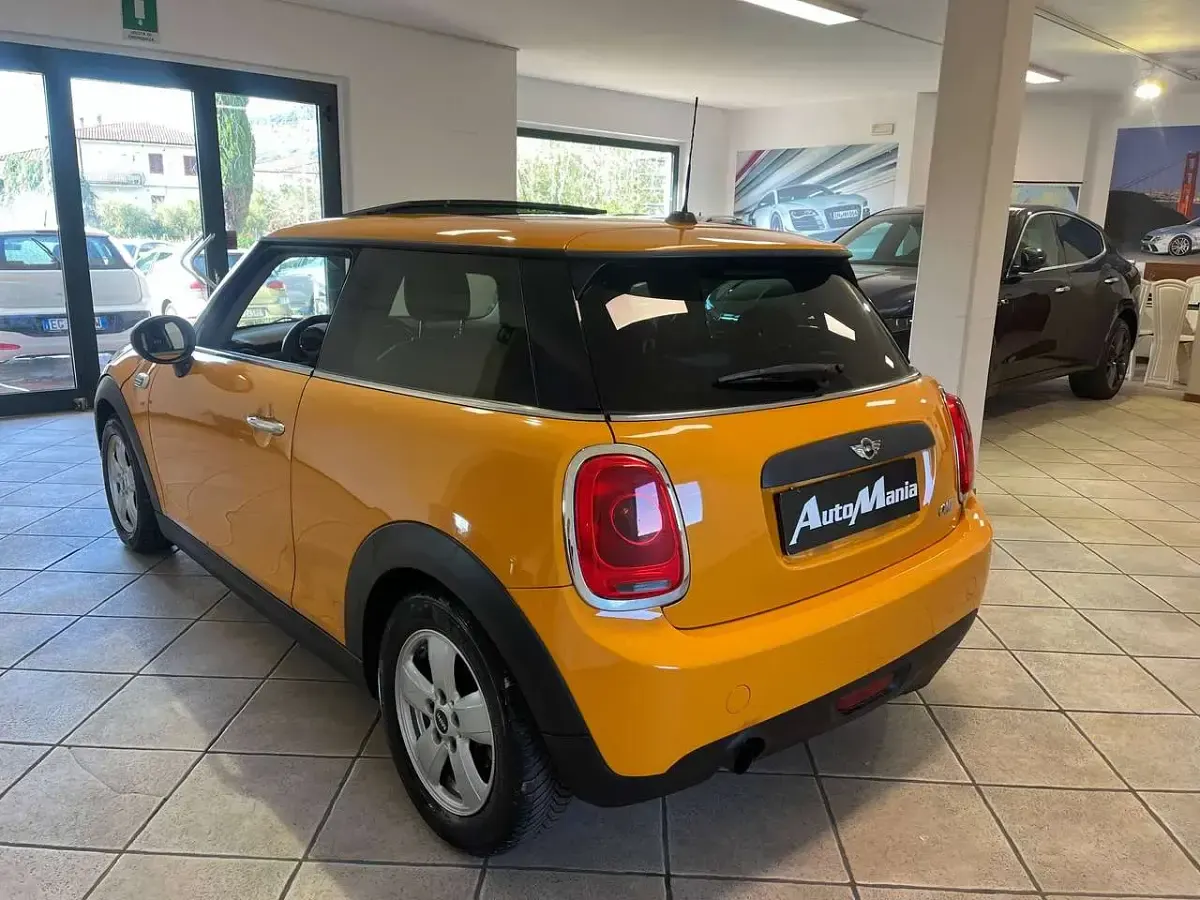 Usata Mini ONE 75 CV (55 kW) 2015 Volcanic orange Utilitaria
