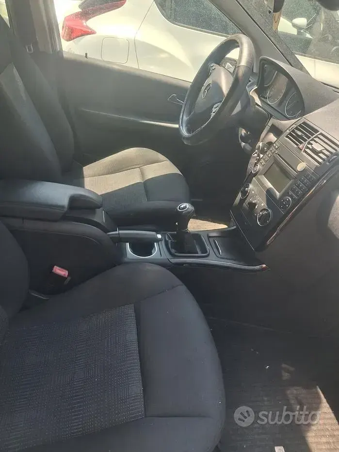 Usata Mercedes A160 Executive 95 CV (69 kW) 2012 Bianco Utilitaria