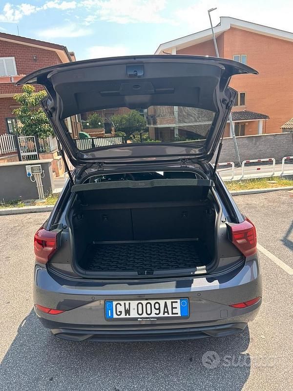Grigio Usata 2024 VW Polo Edition Tre volumi | 16.700 € (Ottimo prezzo) - Immagine 1/4