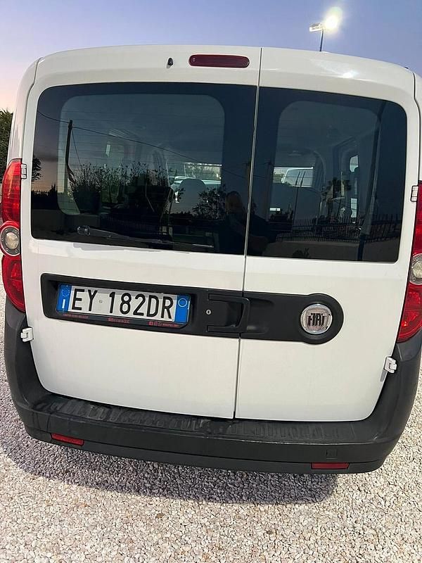 Usata Fiat Doblò Lounge 105 CV (77 kW) 2011 Bianco Monovolume
